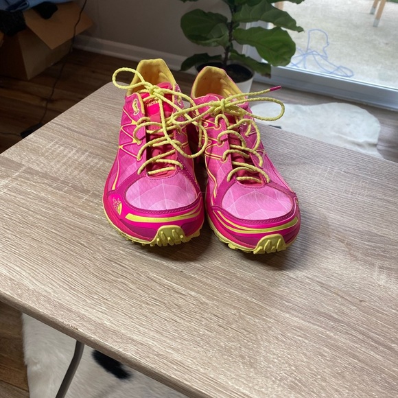 The North Face Ultra TR II Women's Trail Running Shoes Glo Pink, Chiffon Yellow - Picture 3 of 12